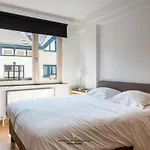 Beautiful Sunny Apartment Near The Sea