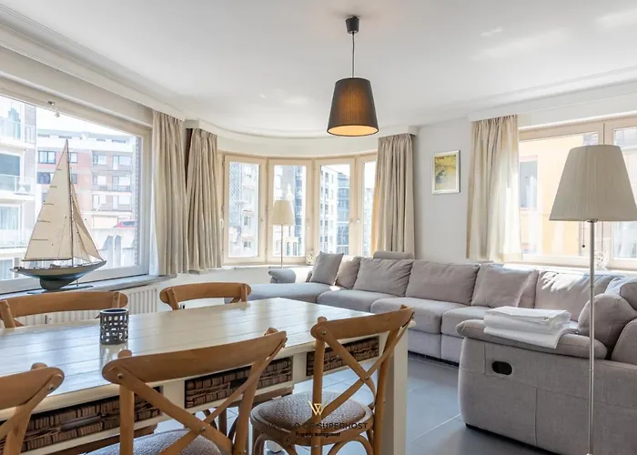 Beautiful Sunny Apartment Near The Sea